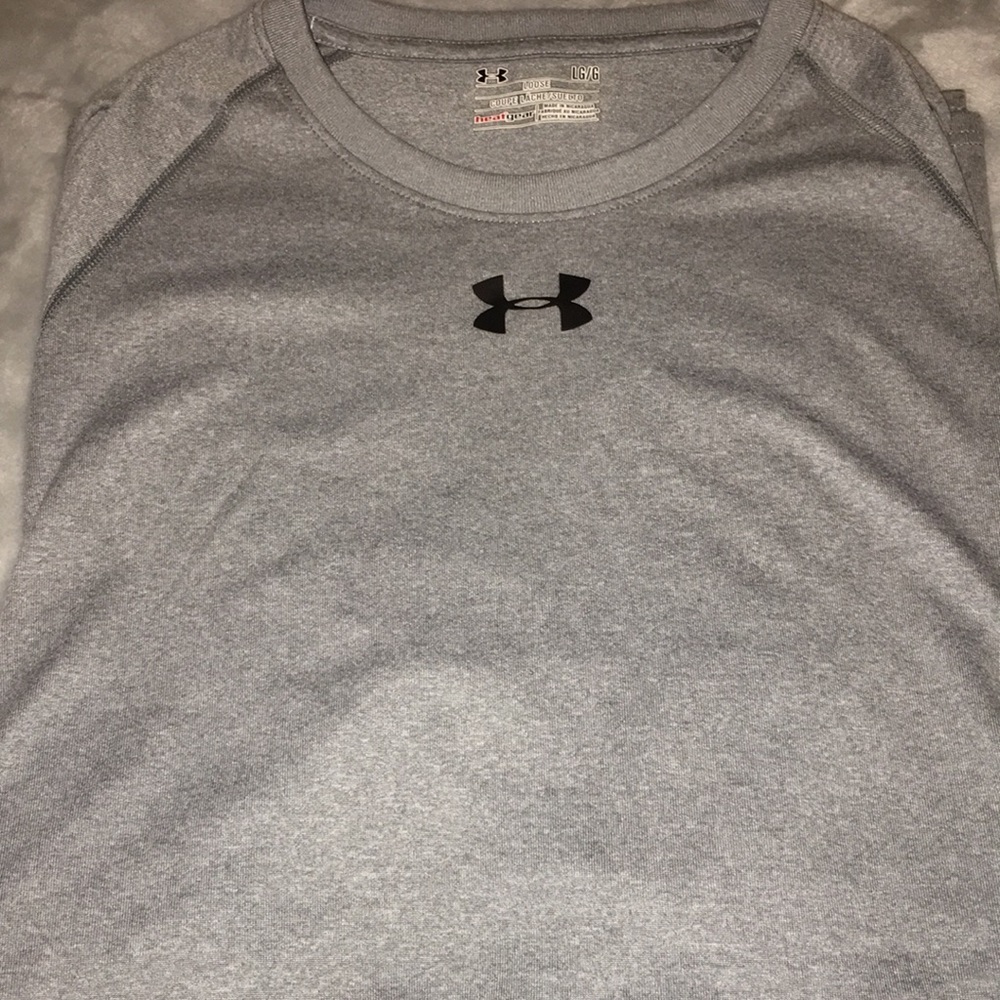 Under Armour short sleeve gray T-shirt size Large